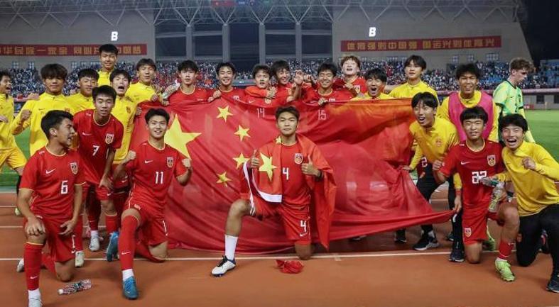 开云体育-真怕黑色3分钟！国少最后阶段踢得太乱了 球迷：日本教练非蠢即坏